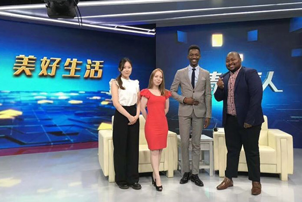 地元人気TV番組に留学生代表として出演