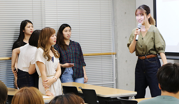 就職活動に向けてビジネスを学ぶ